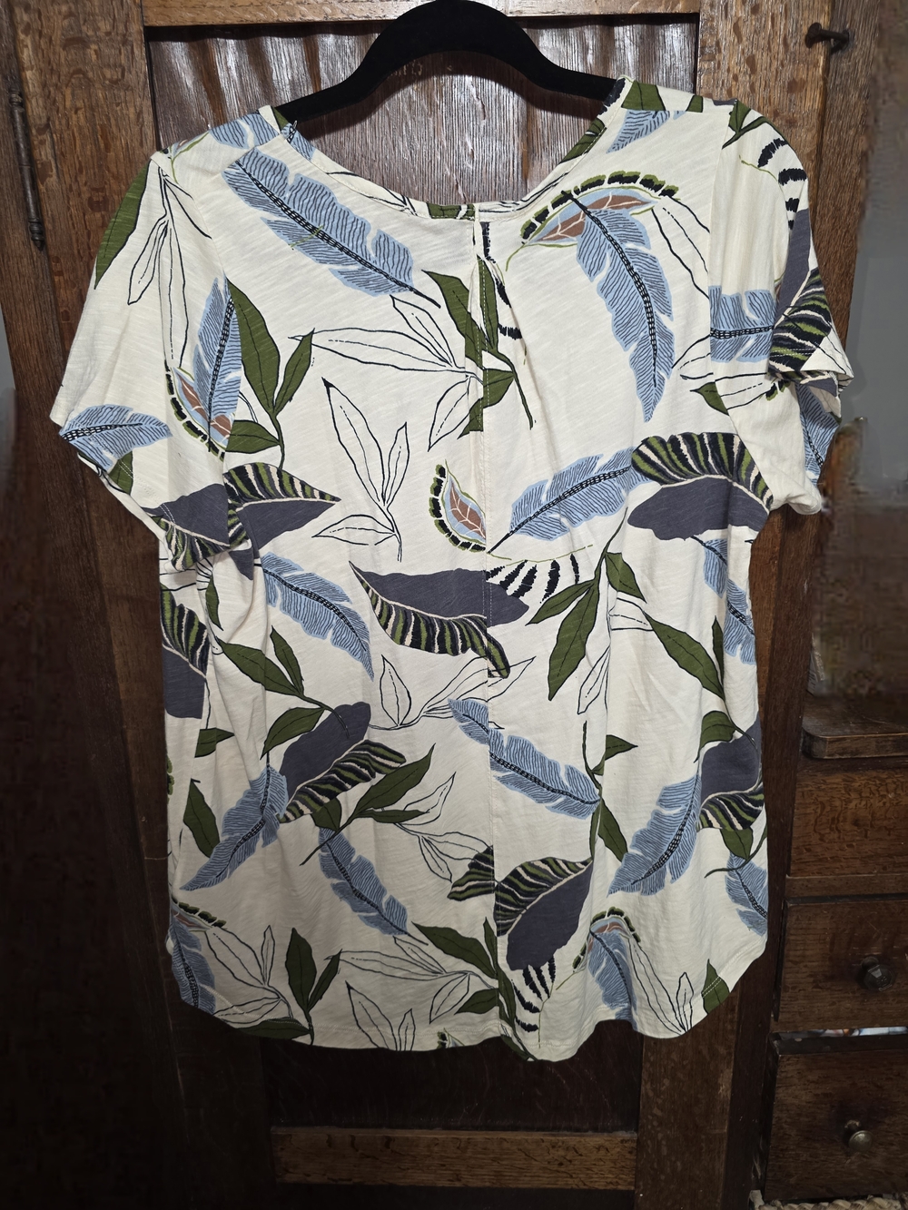 Tahari Cream Short Sleeve Leaf-Print Blouse with Blue and Green Leaves
